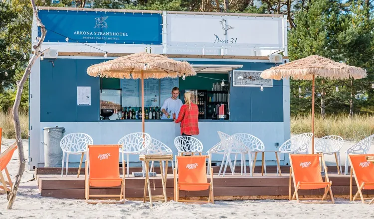 Strandbar Düne 31 am Strand vor dem Arkona Strandhotel auf Rügen