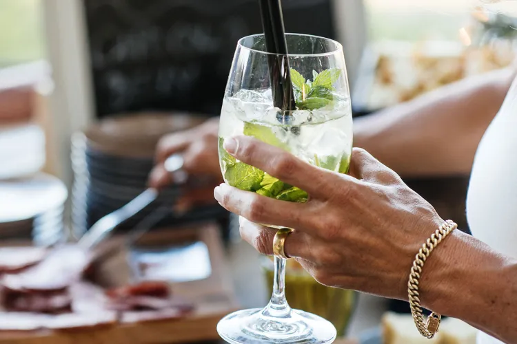 Close-up of a woman holding a cocktail at a banquet in the Arkona Strandhotel in Binz on the island of Rügen.