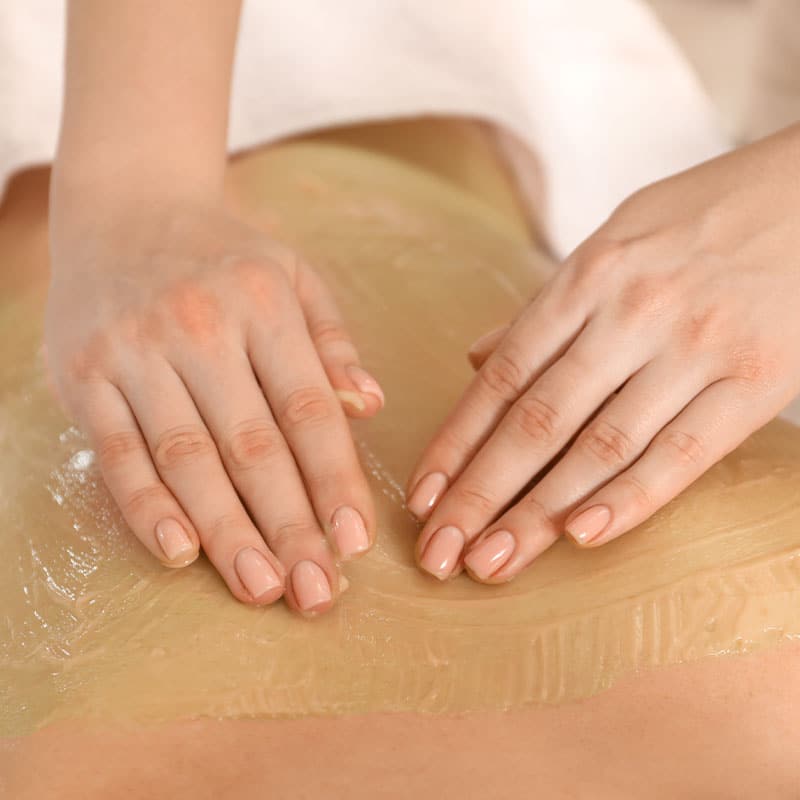 A moisturising body wrap is applied to the back.