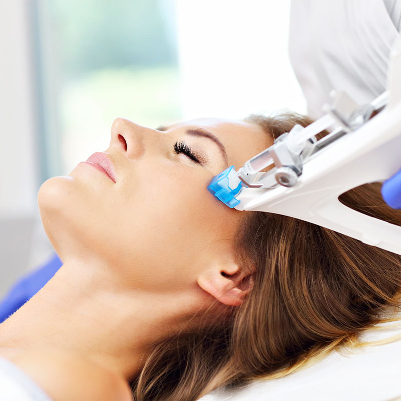 Modern mesotherapy treatment on the face of a lying woman by ÄsthetikaMed in the Arkona Strandhotel on Rügen.